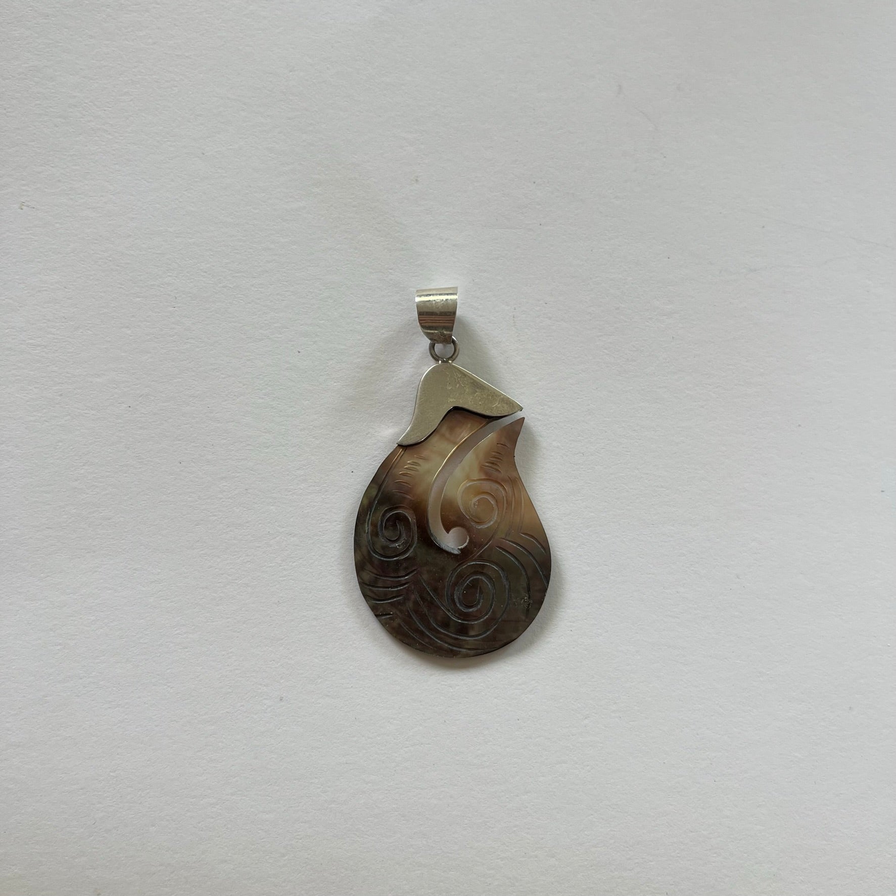 VINTAGE STERLING SILVER SHELL PENDANT 2