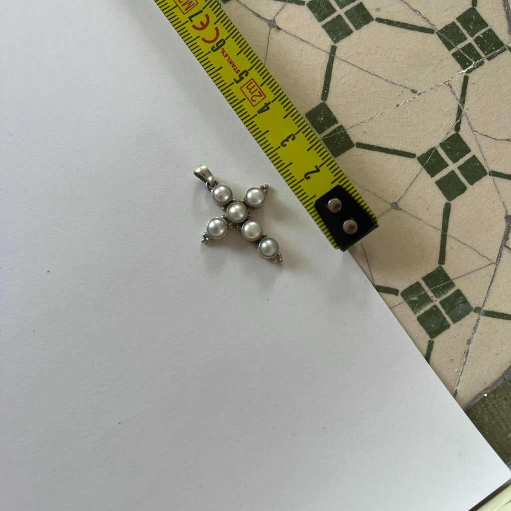 VINTAGE STERLING SILVER PEARL CROSS
