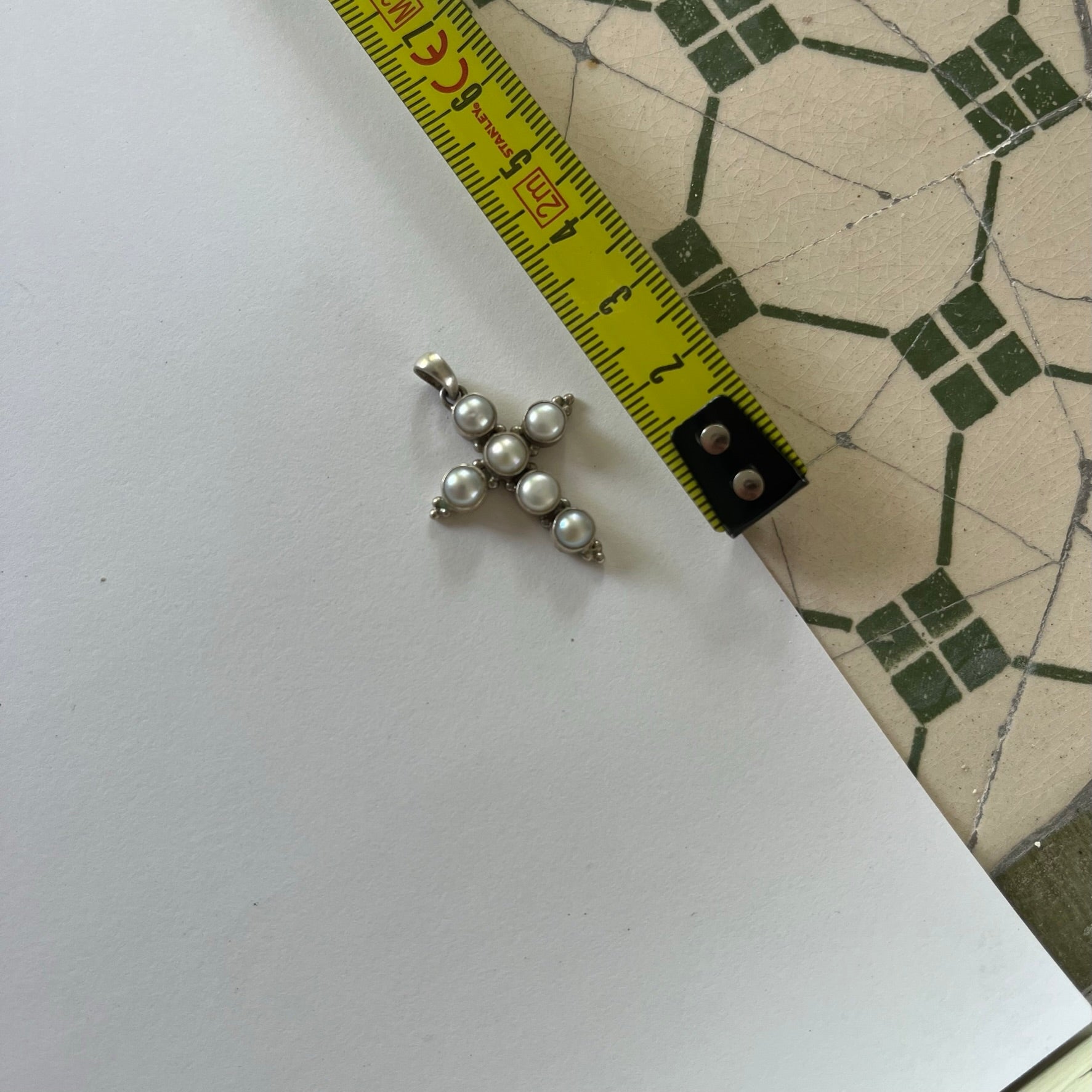 VINTAGE STERLING SILVER PEARL CROSS