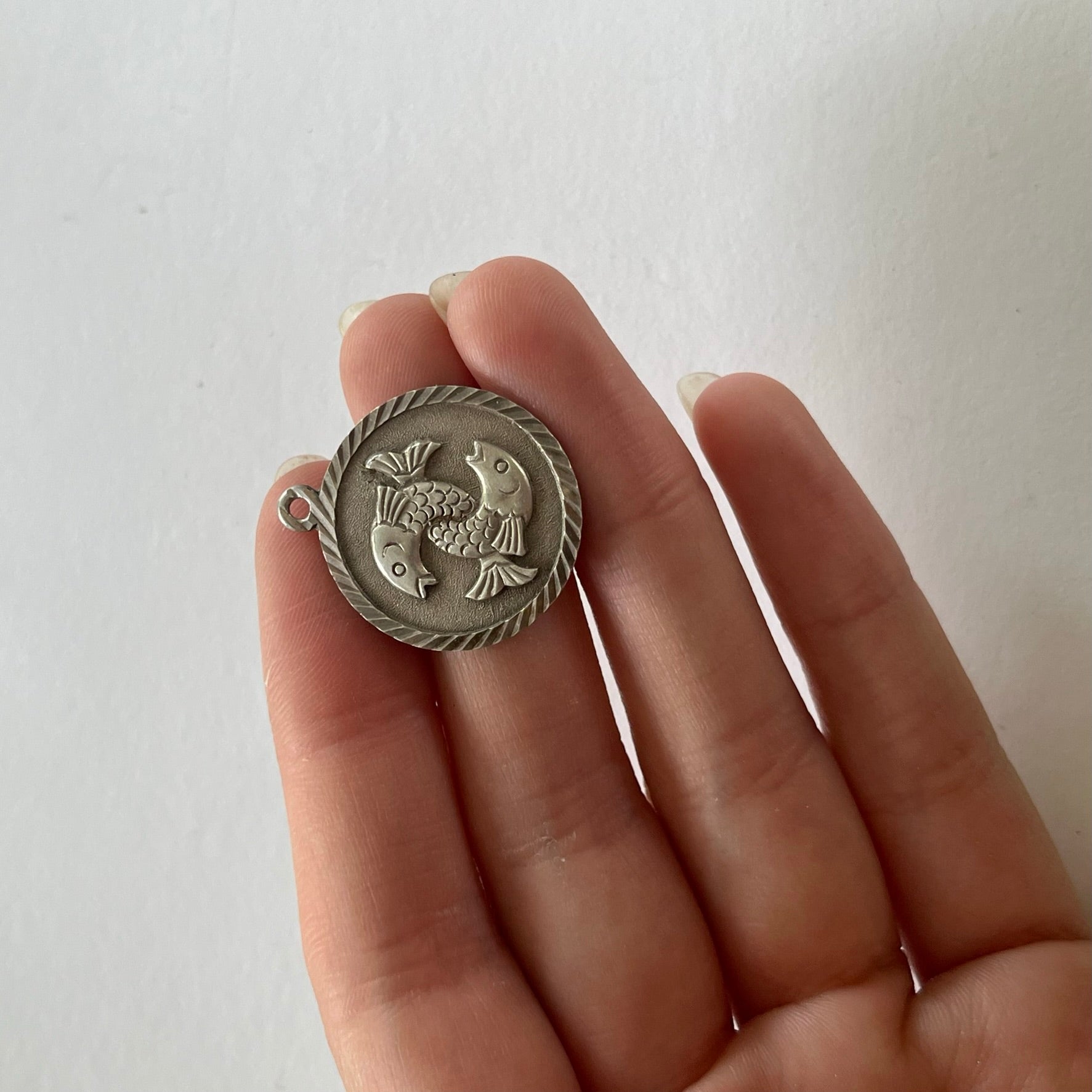 VINTAGE STERLING SILVER PISCES PENDANT