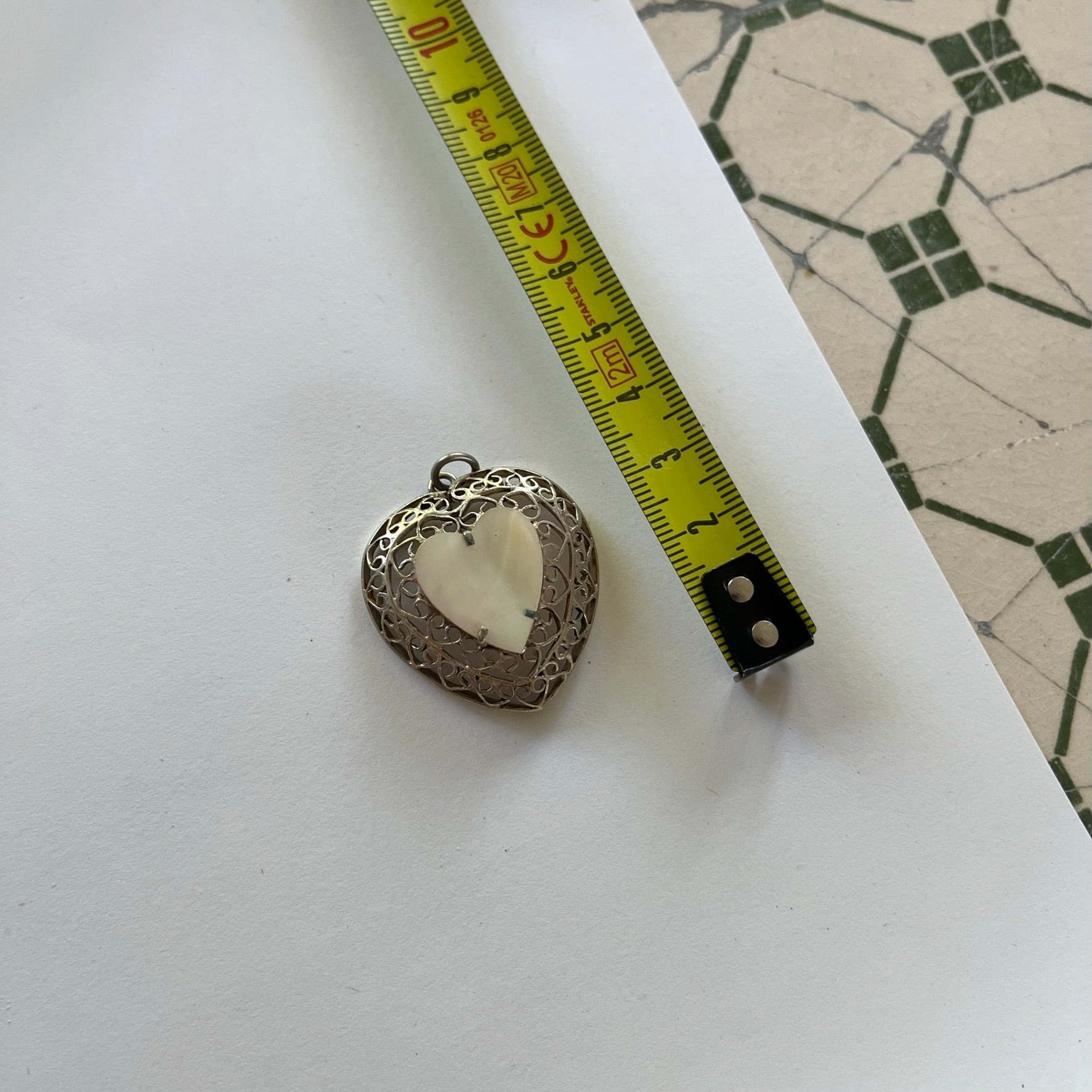 VINTAGE STERLING SILVER MOTHER OF PEARL HEART PENDANT