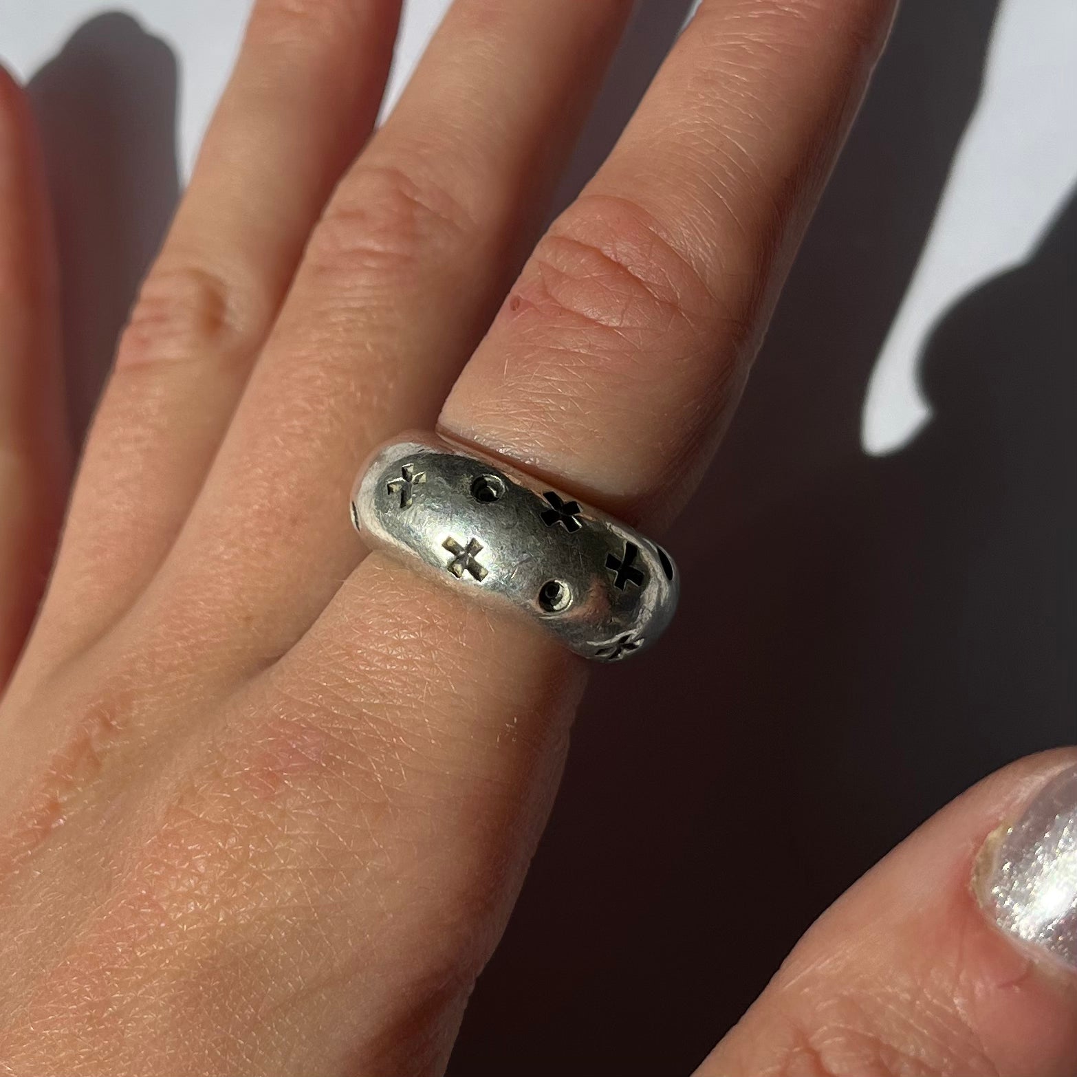 vintage rare VERY heavy solid silver naughts and crosses ring US 6