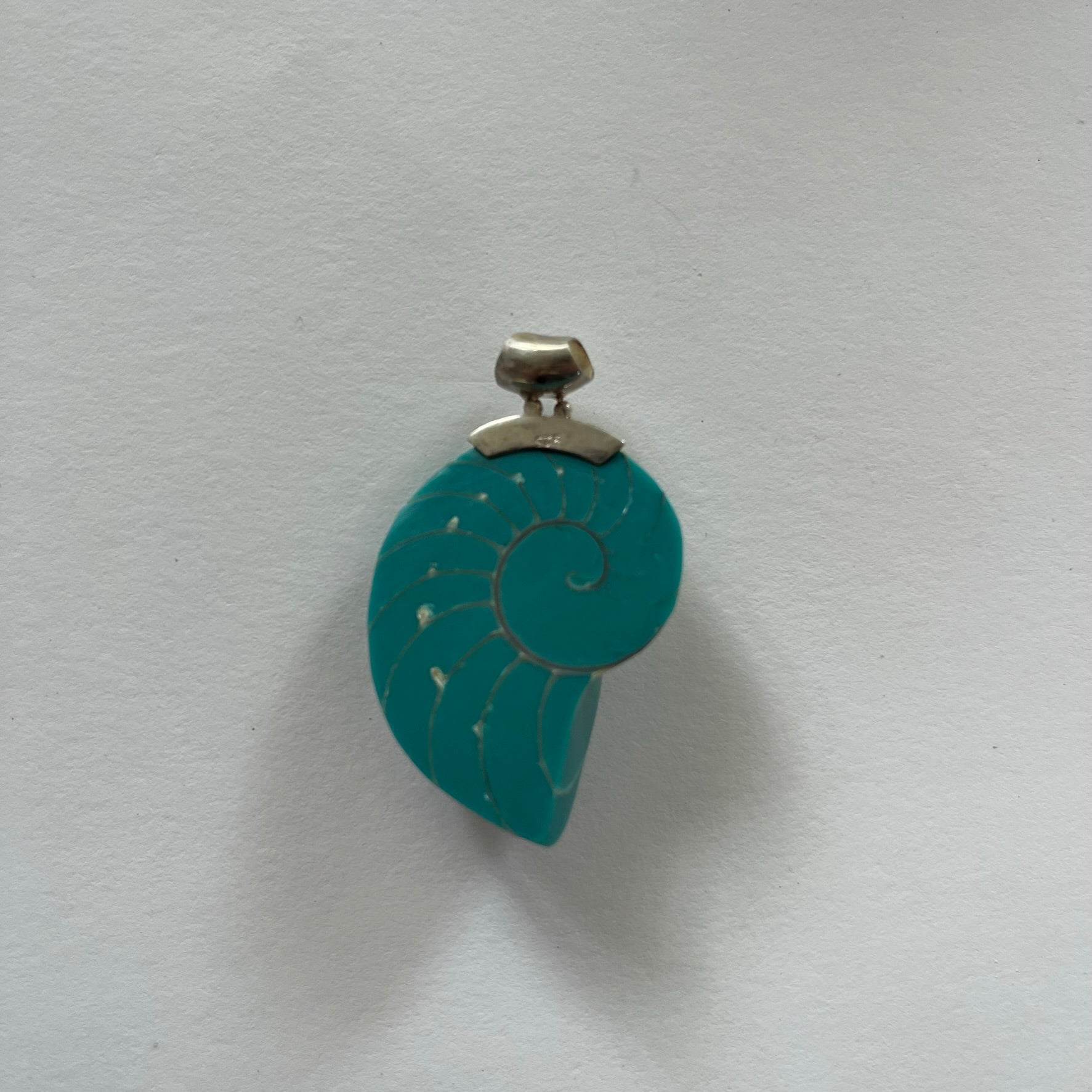 VINTAGE STERLING SILVER SHELL PENDANT 1