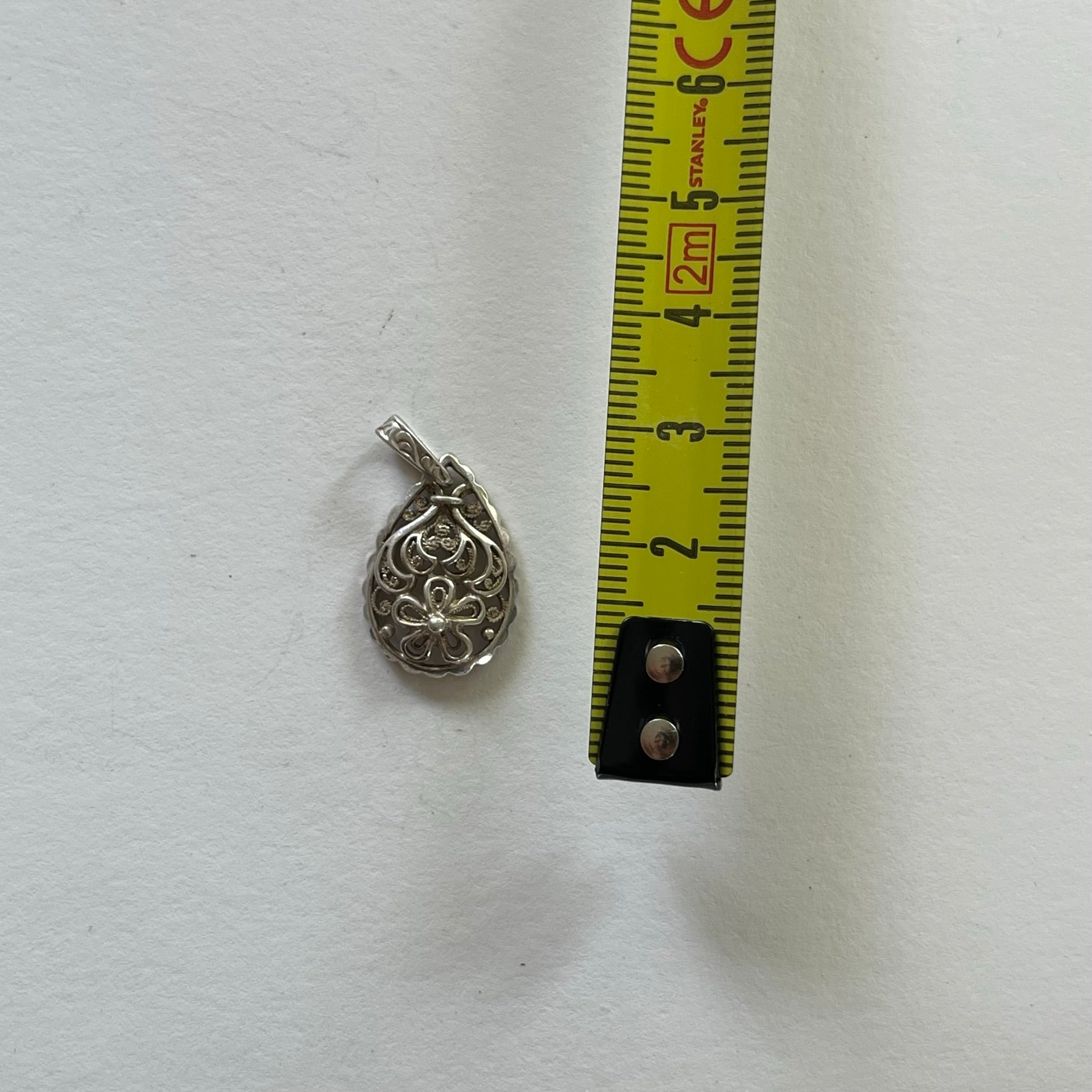 VINTAGE STERLING SILVER CUTOUT DROPLET PENDANT