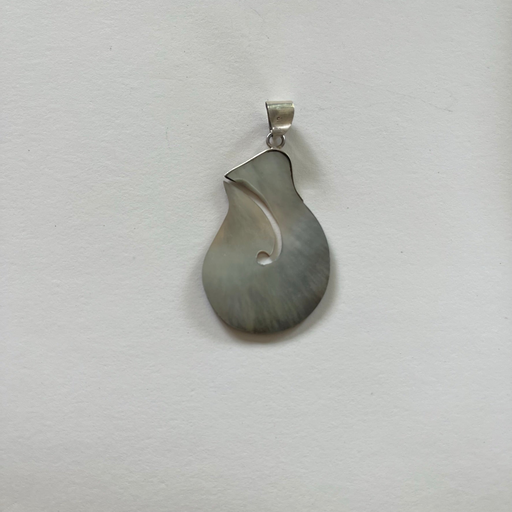 VINTAGE STERLING SILVER SHELL PENDANT 2