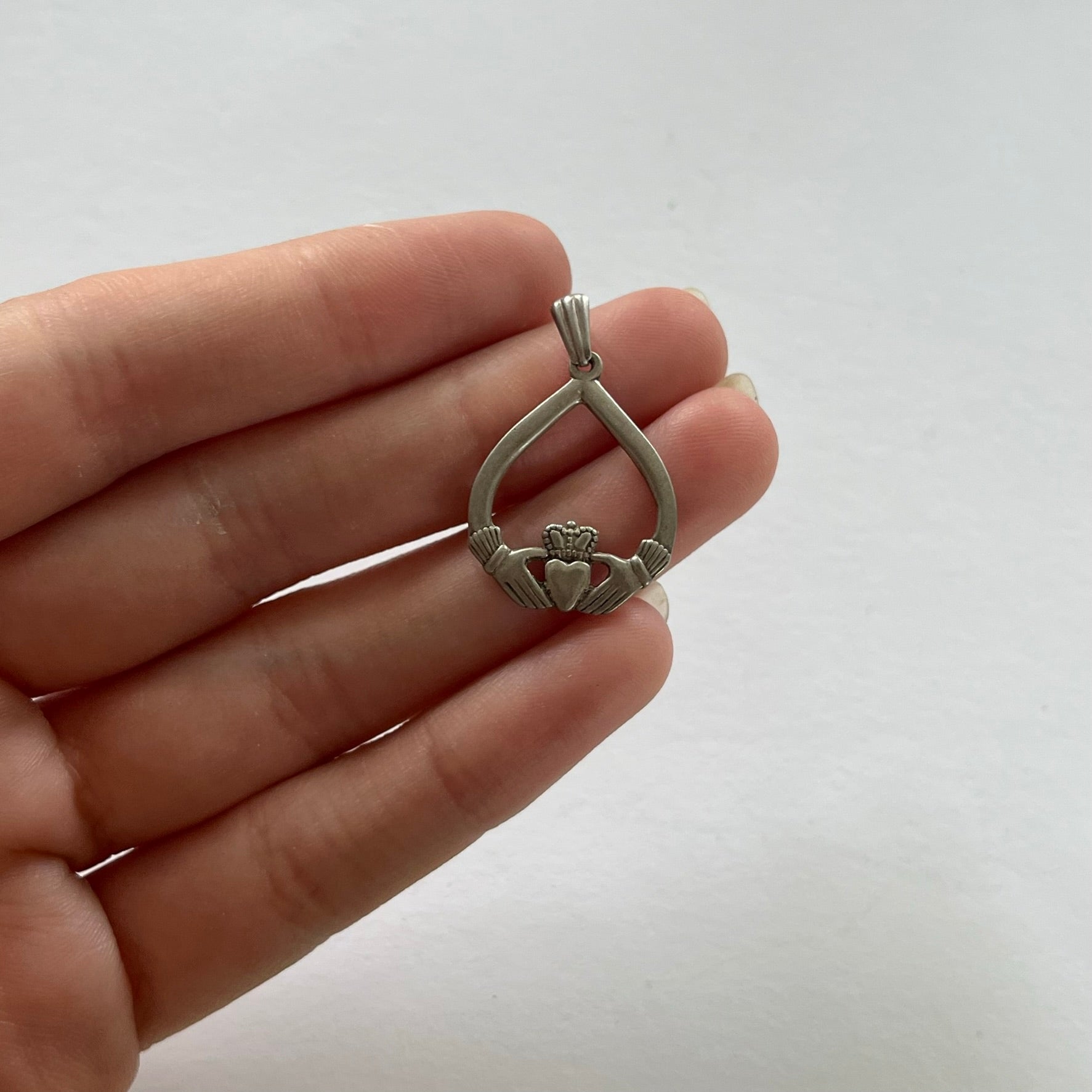 VINTAGE STERLING SILVER CLADDAGH PENDANT