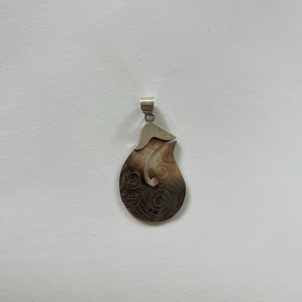 VINTAGE STERLING SILVER SHELL PENDANT 2