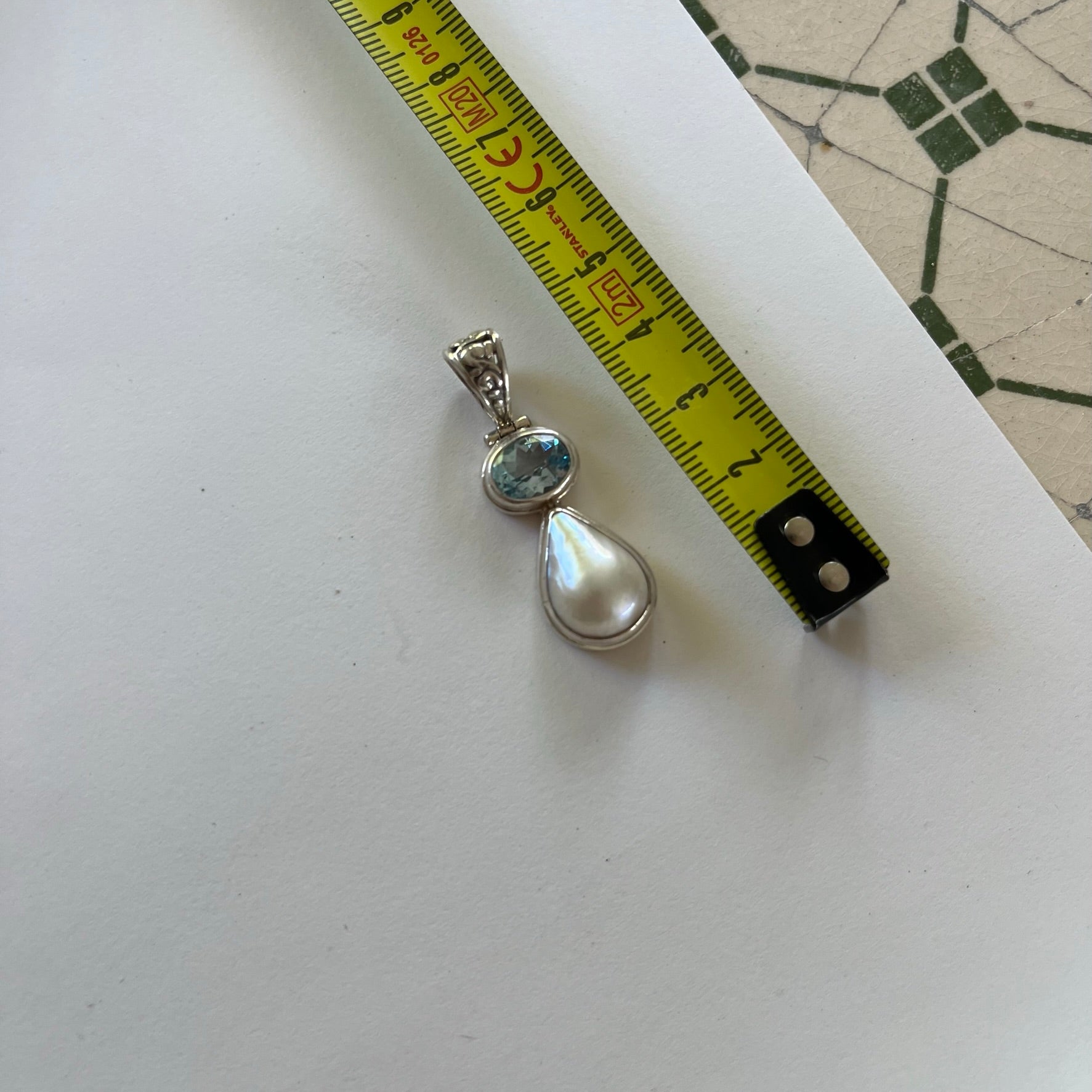 VINTAGE STERLING SILVER MOTHER OF PEARL AND TOPAZ PENDANT
