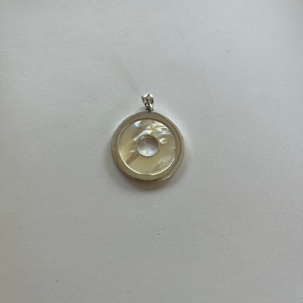 VINTAGE STERLING SILVER MOTHER OF PEARL CUTOUT CIRCLE PENDANT