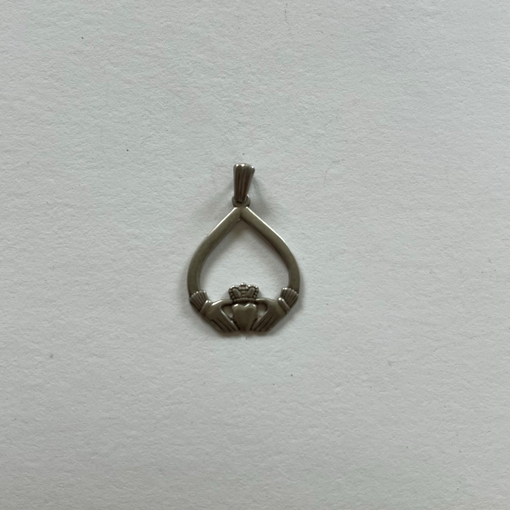 VINTAGE STERLING SILVER CLADDAGH PENDANT