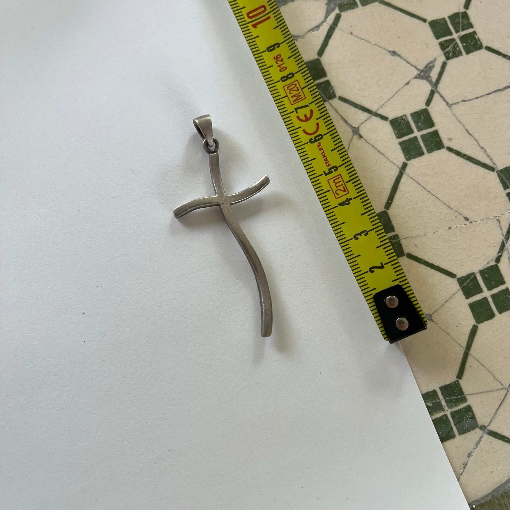 VINTAGE STERLING SILVER WAVY CROSS