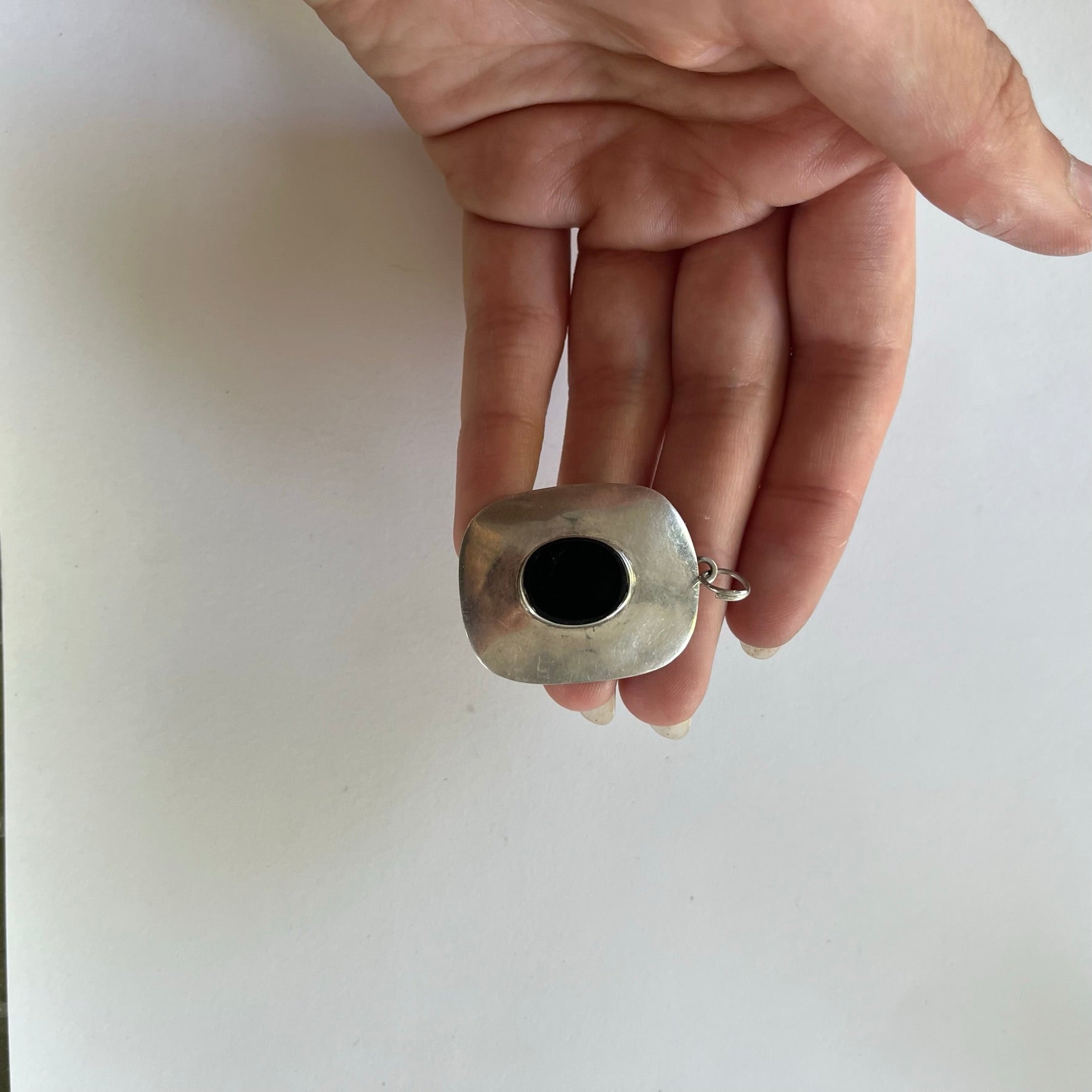 VINTAGE STERLING SILVER ONYX PENDANT