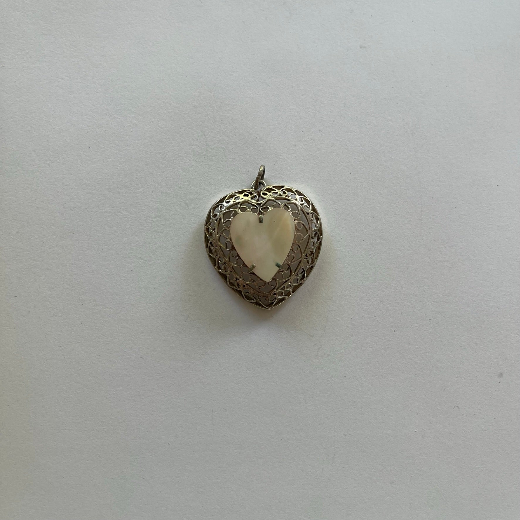 VINTAGE STERLING SILVER MOTHER OF PEARL HEART PENDANT