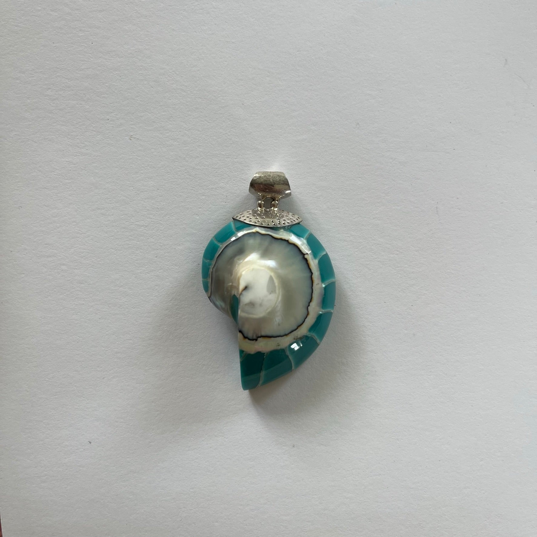 VINTAGE STERLING SILVER SHELL PENDANT 1