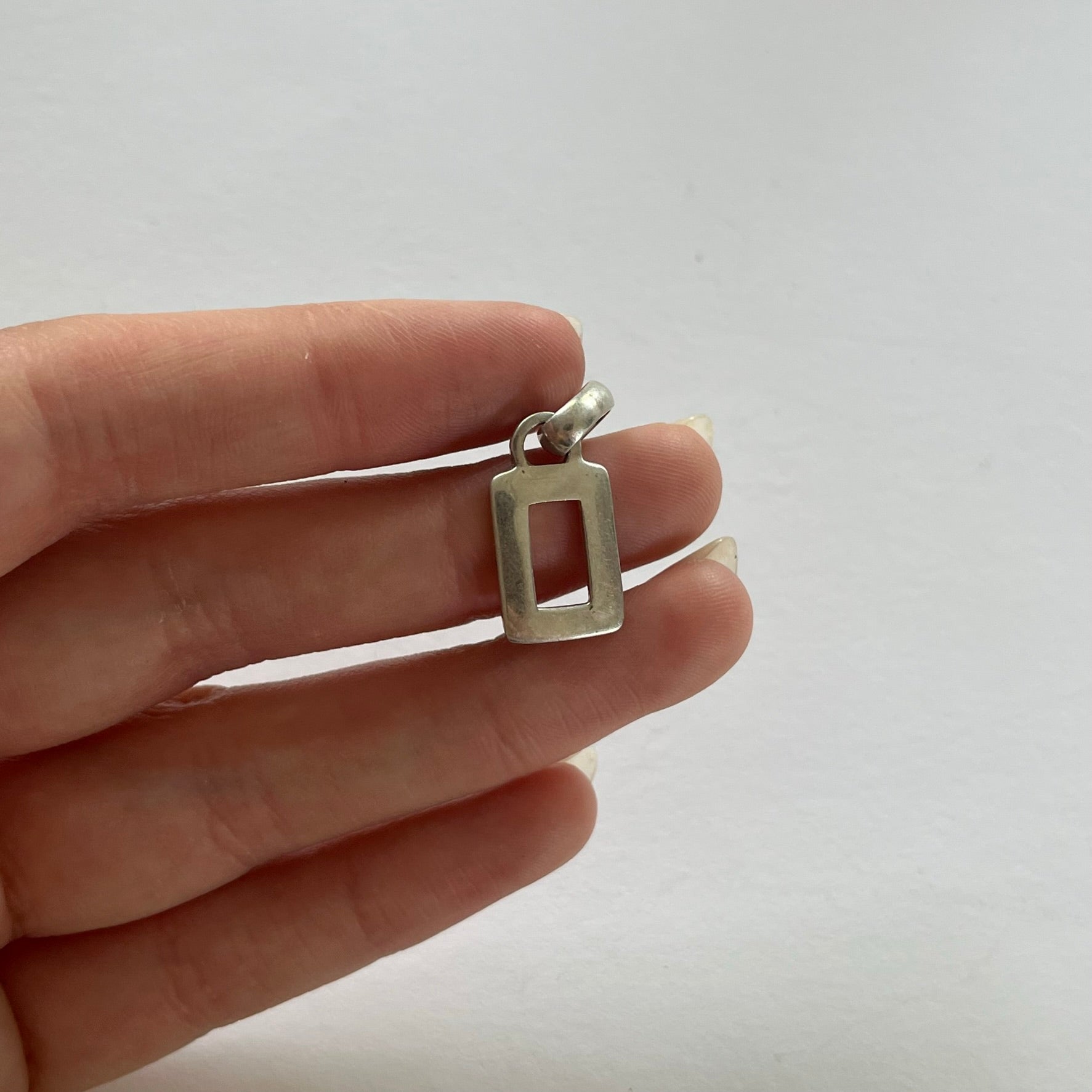 VINTAGE STERLING SILVER CUTOUT PENDANT