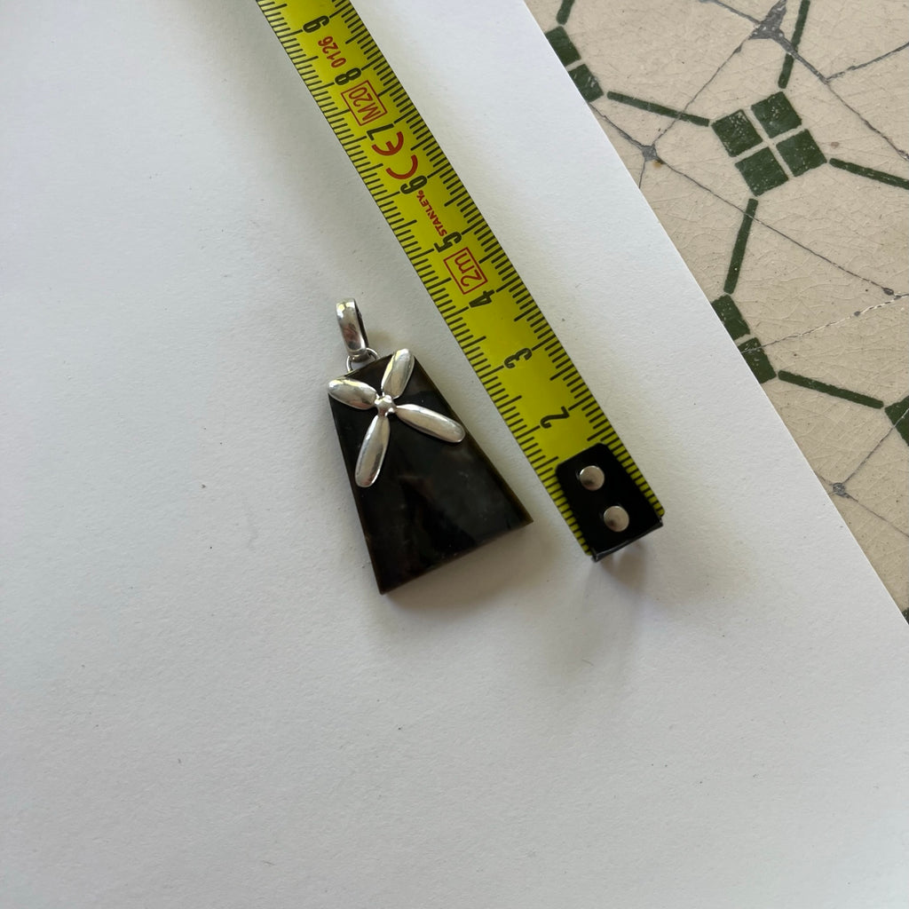 VINTAGE STERLING SILVER MOTHER OF PEARL PENDANT