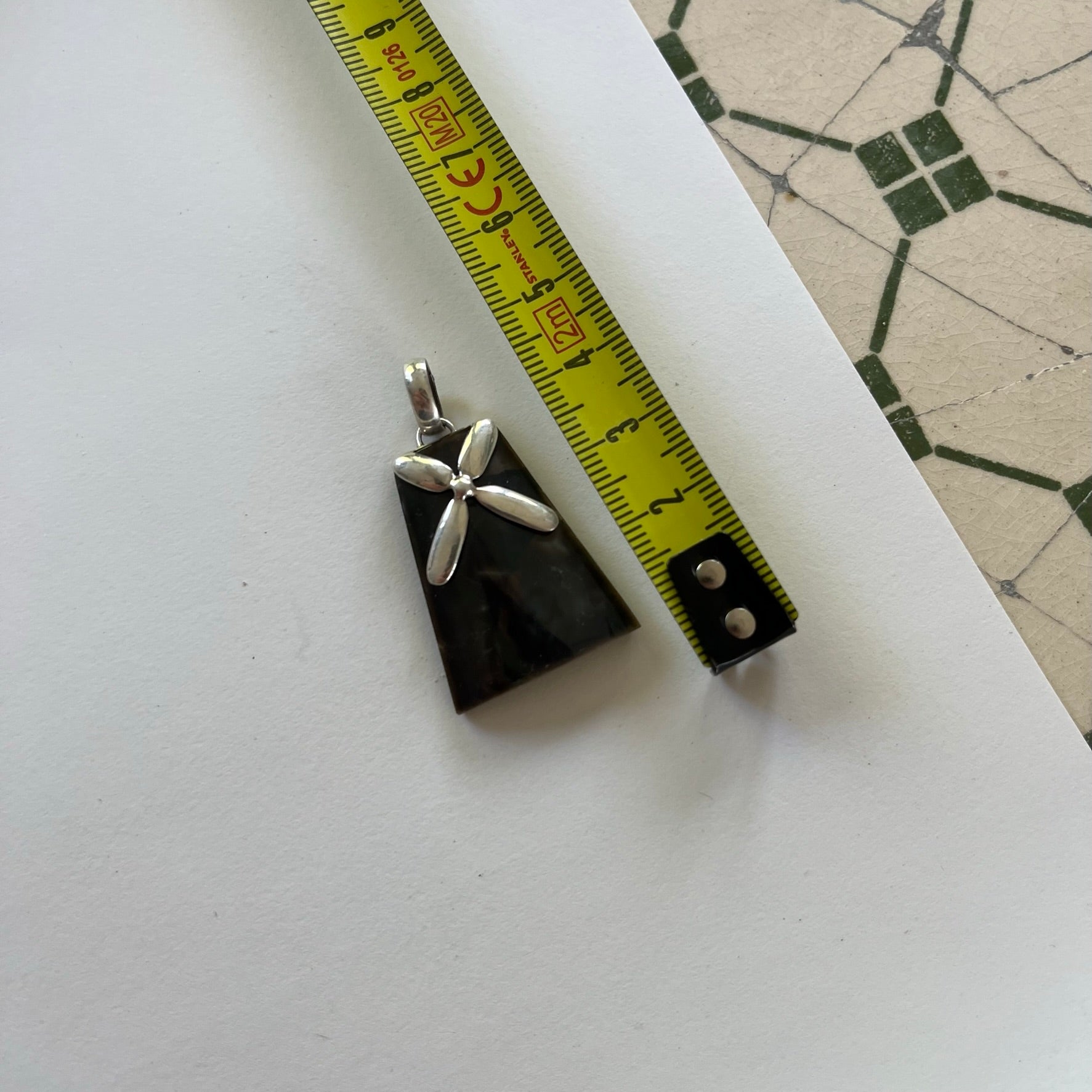 VINTAGE STERLING SILVER MOTHER OF PEARL PENDANT