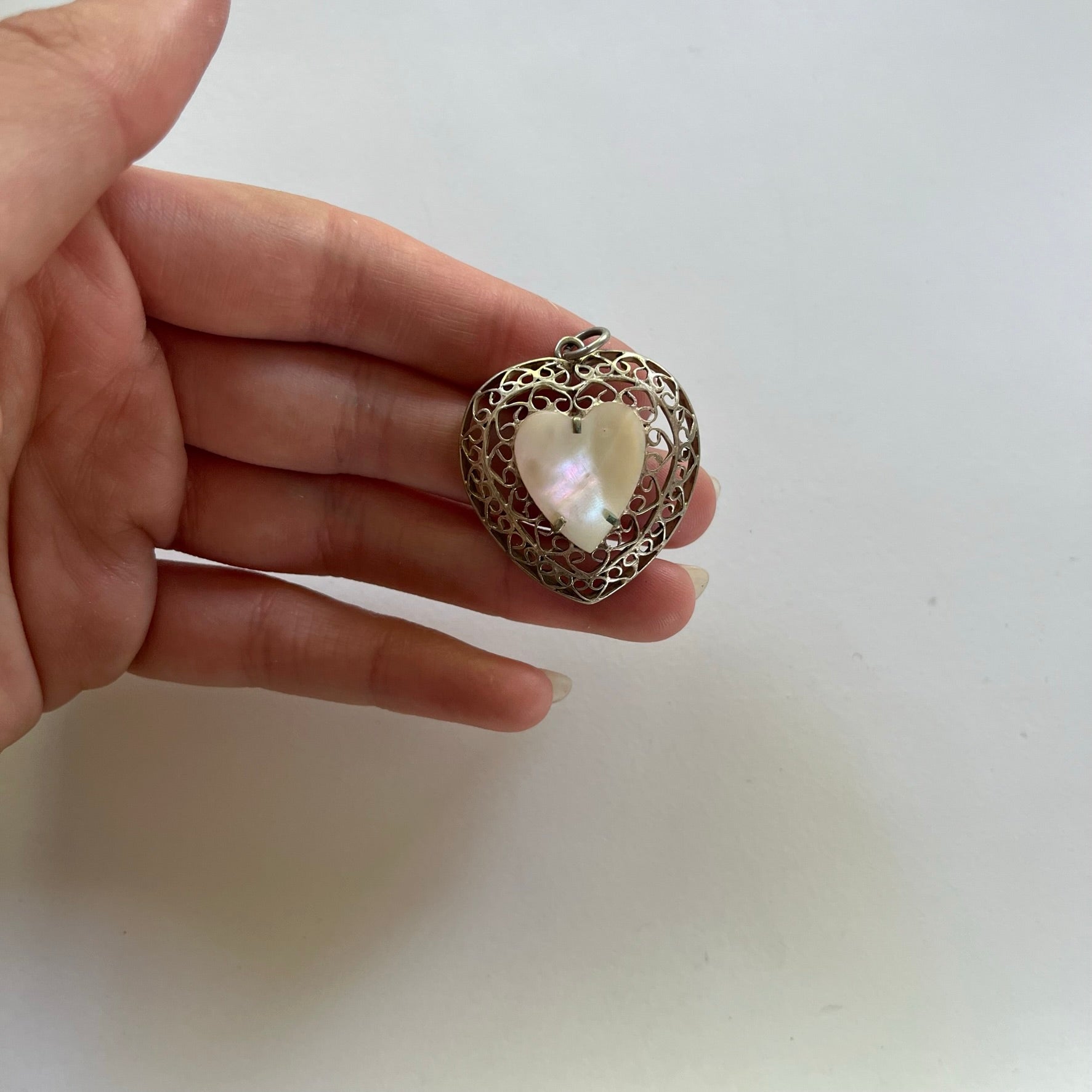 VINTAGE STERLING SILVER MOTHER OF PEARL HEART PENDANT