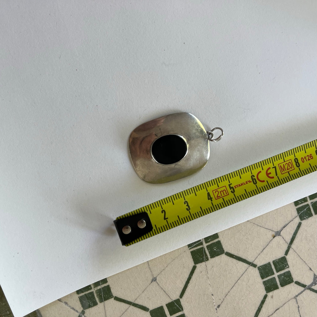 VINTAGE STERLING SILVER ONYX PENDANT